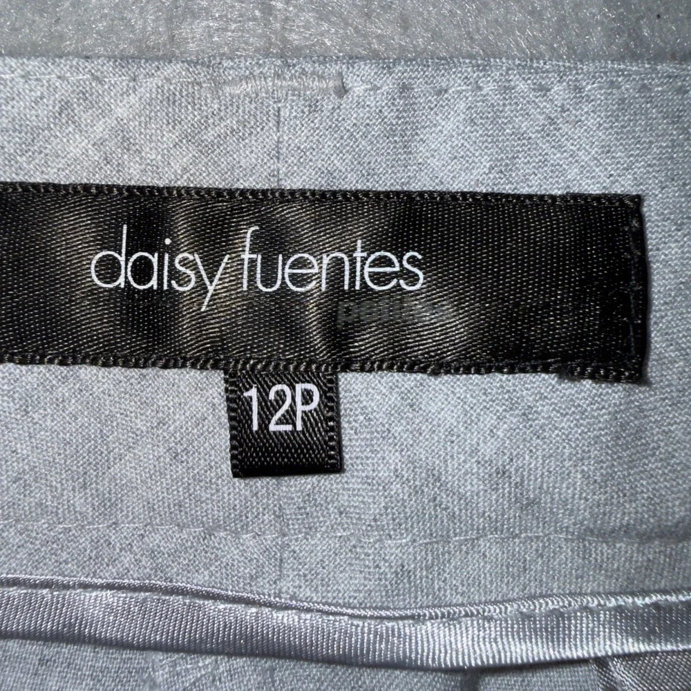 Daisy Fuentes Womens 12P Light Grey Heather Dress Pants Cropped‎ Capris Stretch
